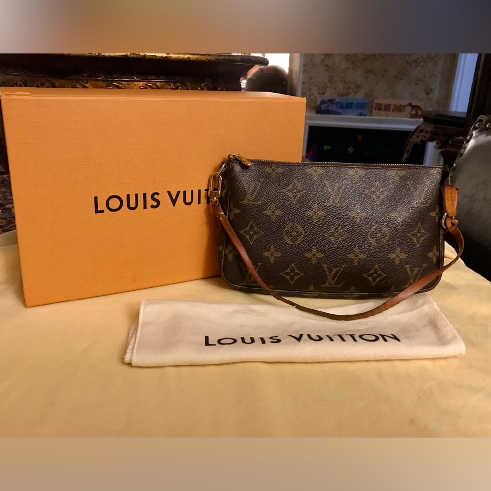 ☺️ SOLD 👏🏻👏🏻👏🏻 Louis Vuitton Pochette Accessories